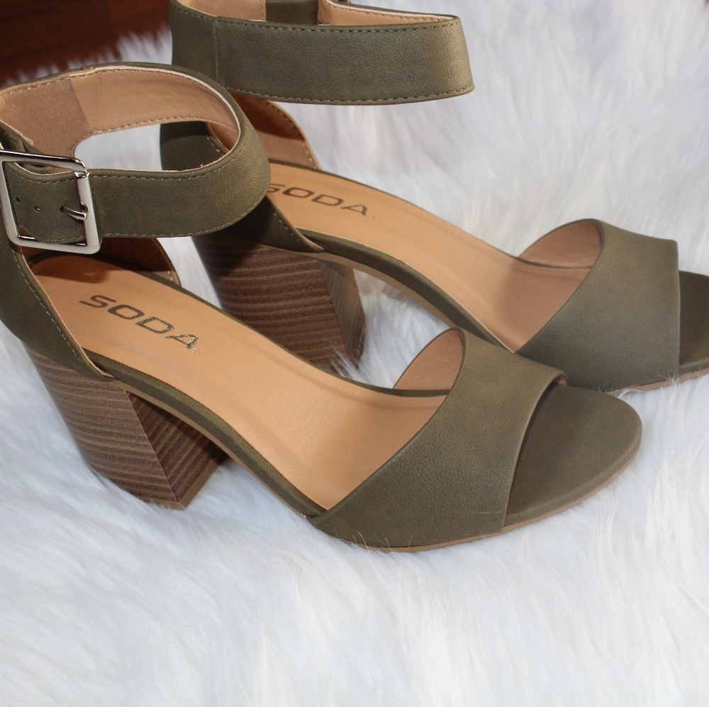 Olive" shoes - Picture 2 of 3